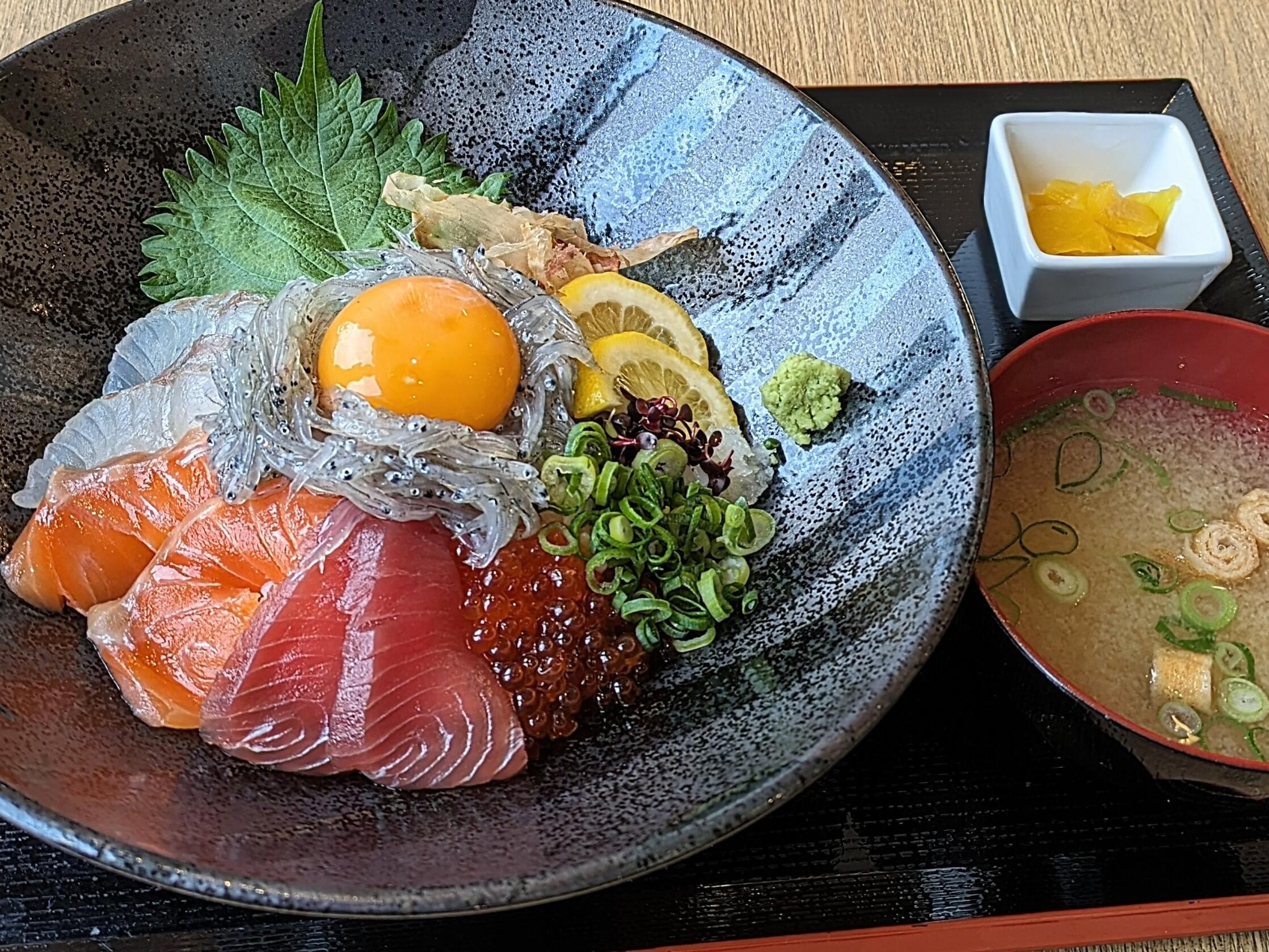 生しらす海鮮丼セット